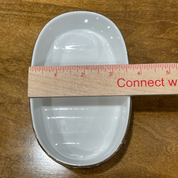 Vintage Stylebuilt vanity set Tissue holder& soap dish. - Picture 12 of 12